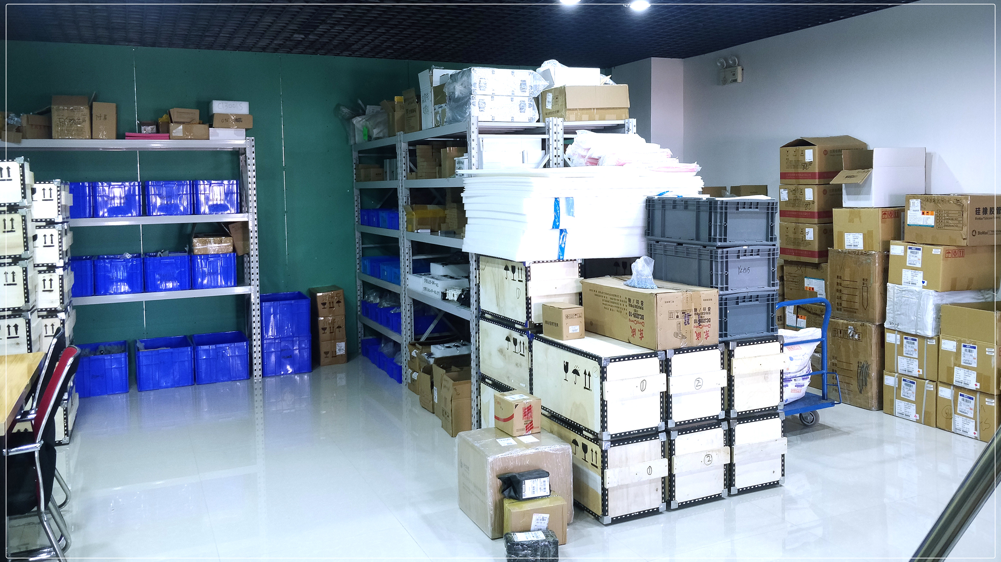 融柏恒流泵倉庫一角